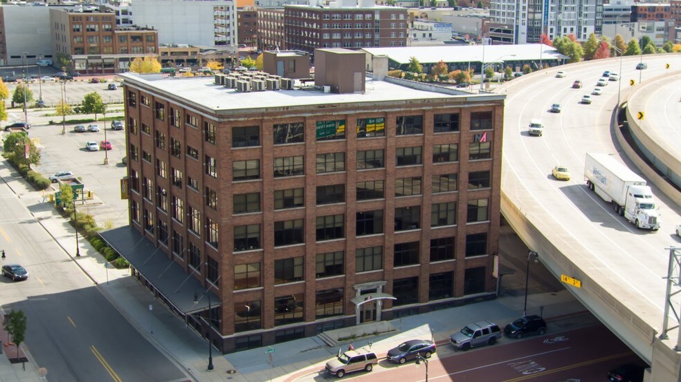 100 Cesar E Chavez Ave SW, Grand Rapids, MI for sale - Building Photo - Image 1 of 1