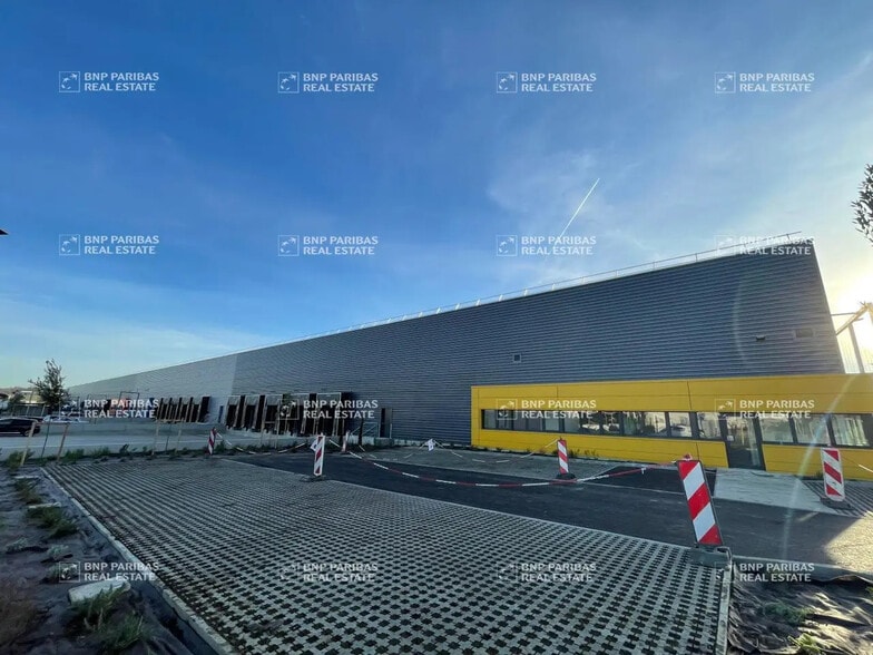 Office in Toulouse for lease - Building Photo - Image 3 of 9