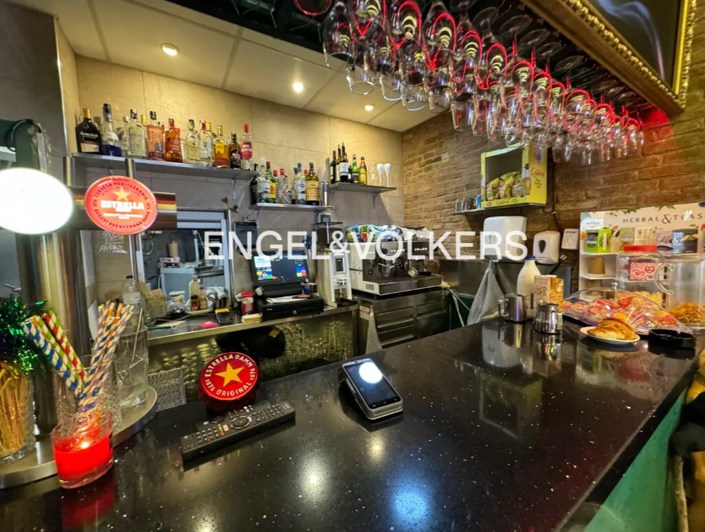 Retail in Barcelona, Barcelona for lease Interior Photo- Image 1 of 5