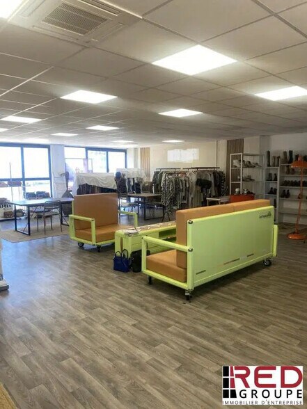 Flex in Aubagne for sale - Building Photo - Image 2 of 5