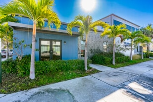 1014 N Dixie Hwy, Lake Worth Beach FL - Parking Garage