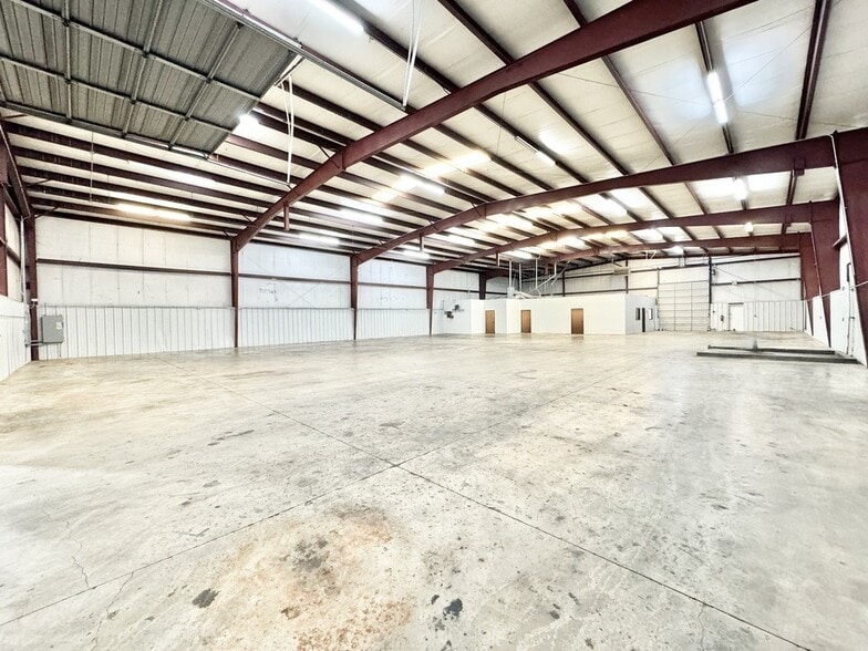 713 N Morgan Rd, Oklahoma City, OK for lease - Interior Photo - Image 3 of 10