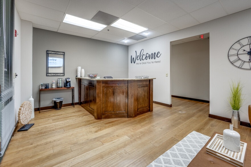 10707 Corporate Dr, Stafford, TX for lease - Interior Photo - Image 3 of 32