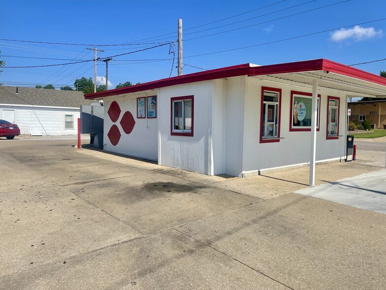 801 S Main St, Blackwell, OK for sale - Primary Photo - Image 1 of 17