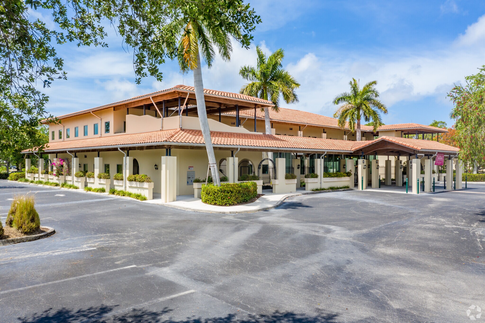 4330 Tamiami Trl E, Naples, FL for lease Primary Photo- Image 1 of 8