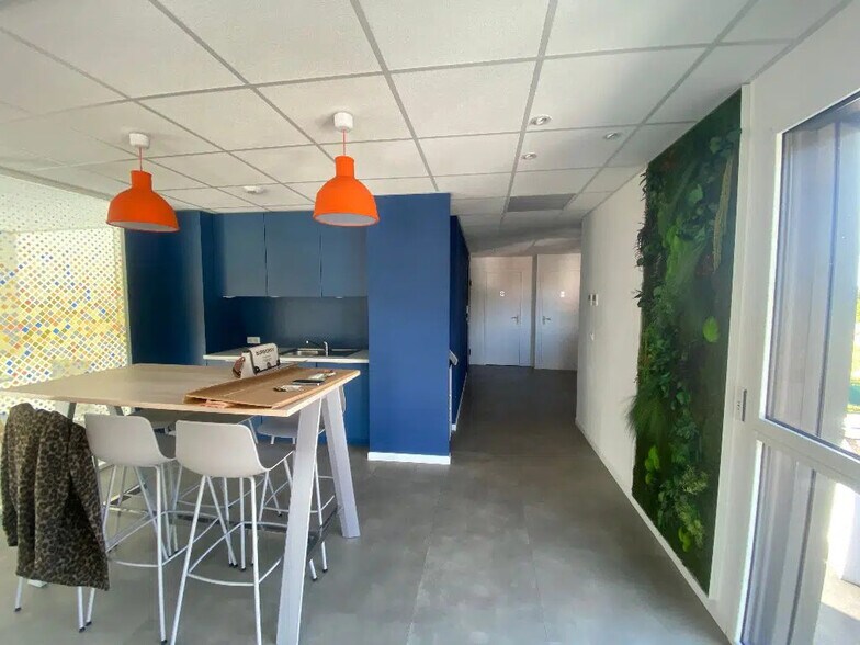 Office in SAINT-MARTIN-BELLEVUE for lease - Interior Photo - Image 3 of 3