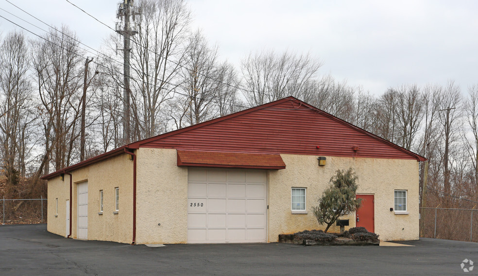 2550 W Maple Ave, Langhorne, PA for sale - Primary Photo - Image 1 of 3