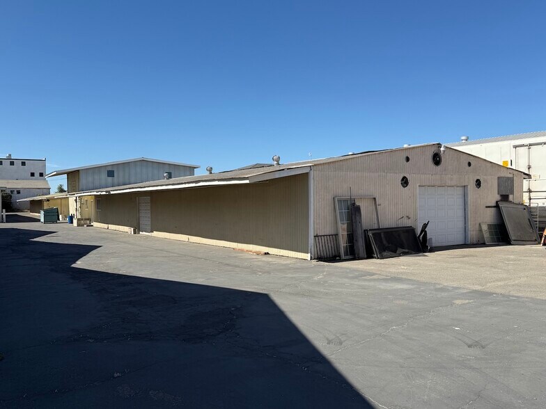 301 Mitchell Rd, Modesto, CA for lease - Building Photo - Image 3 of 7