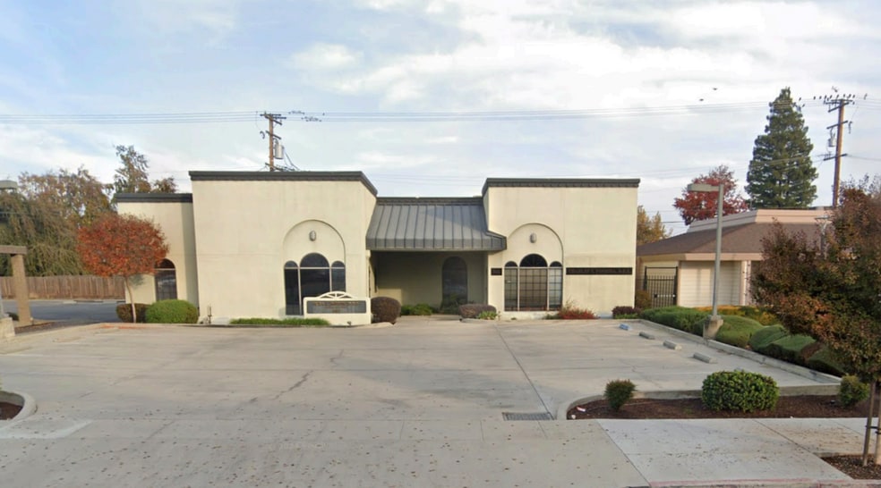946-952 N Cherry St, Tulare, CA for lease - Building Photo - Image 1 of 3