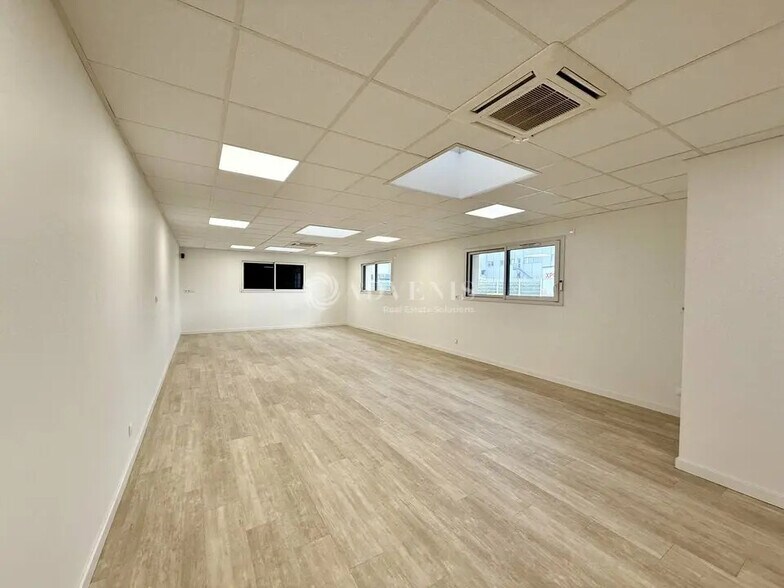 Office in Chaponnay for sale - Interior Photo - Image 3 of 12