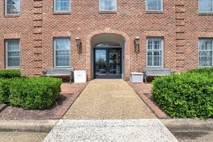 410 Pine St SE, Vienna VA - Live-Work Space