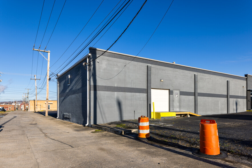 527 E Market St, Kingsport, TN for lease - Building Photo - Image 3 of 4