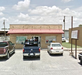 More details for 114 S Teel Dr, Devine, TX - Retail for Sale