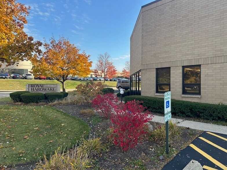 290 Industrial Dr, Wauconda, IL for sale - Building Photo - Image 2 of 21