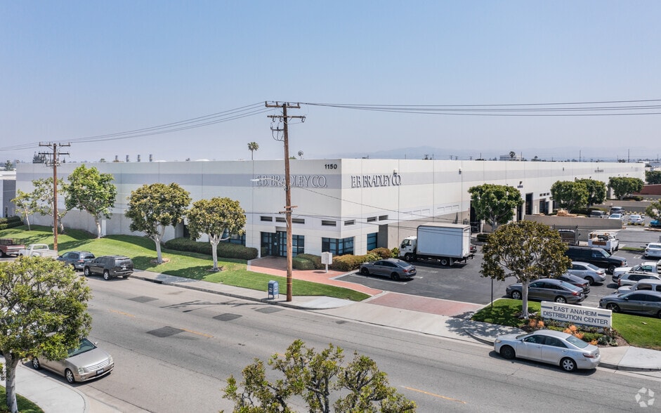 1150 N Red Gum St, Anaheim, CA for lease - Primary Photo - Image 1 of 8