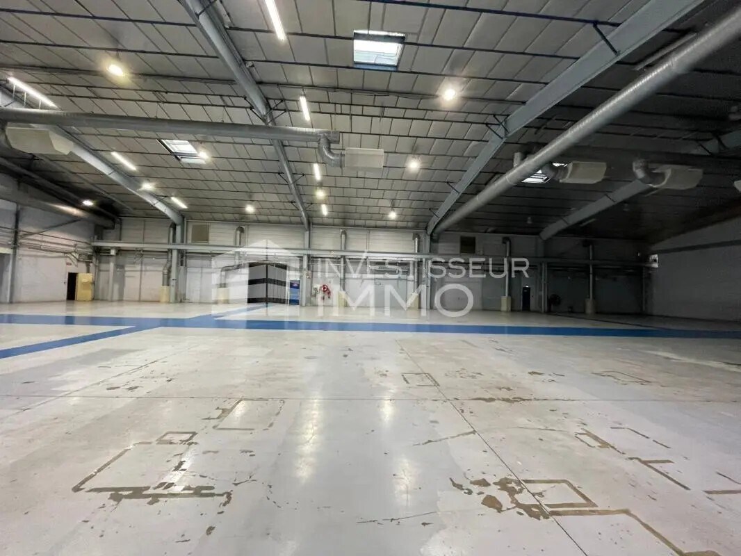 Flex in Poincy for lease Interior Photo- Image 1 of 12