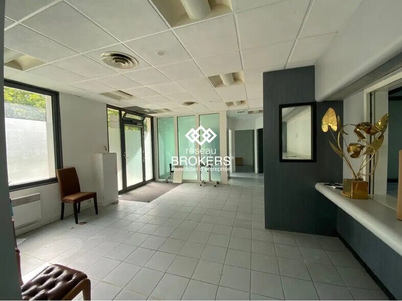 Retail in Bussy-Saint-Georges for lease - Interior Photo - Image 2 of 4