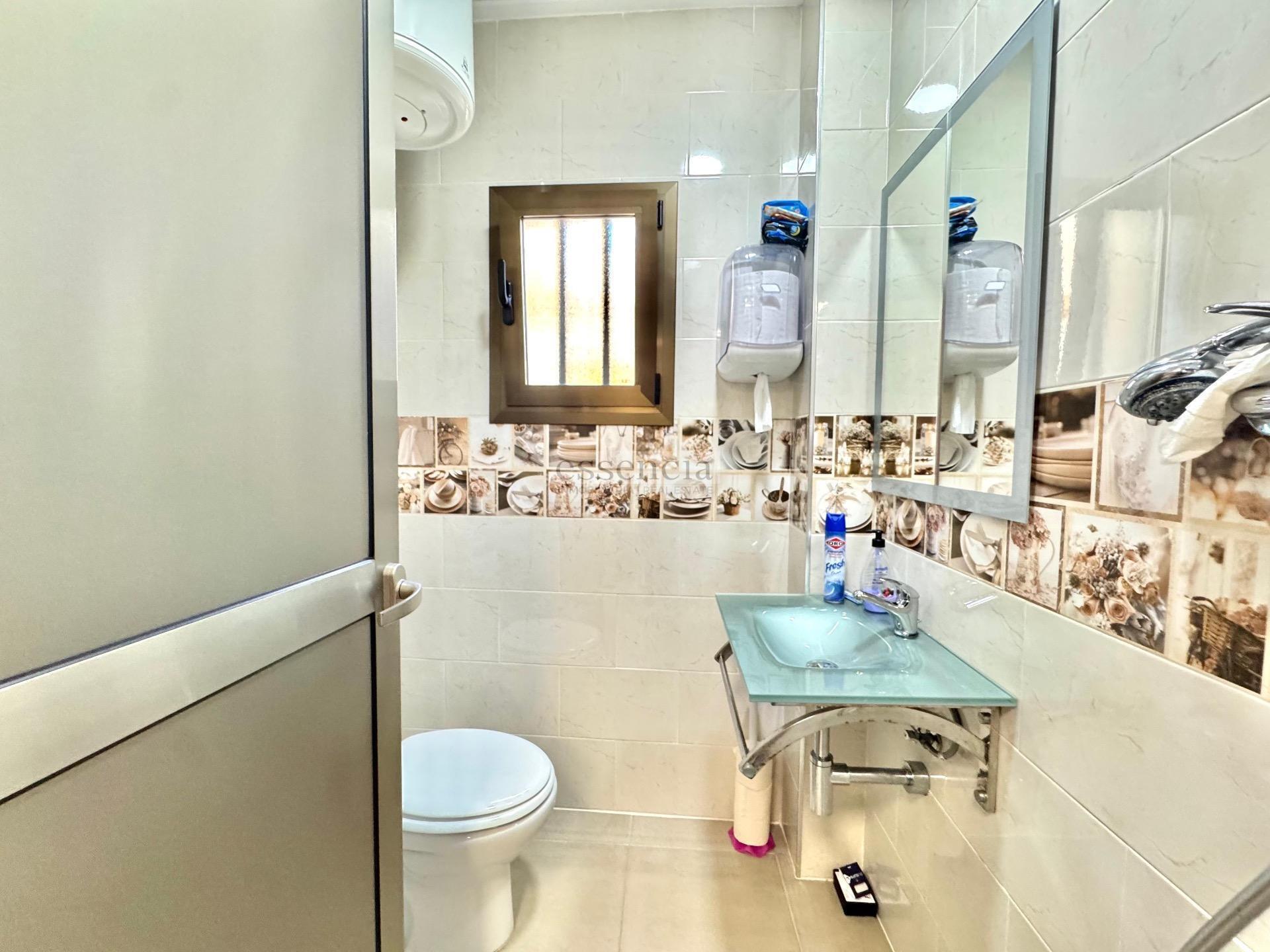 Retail in Piles for sale Building Photo- Image 1 of 15