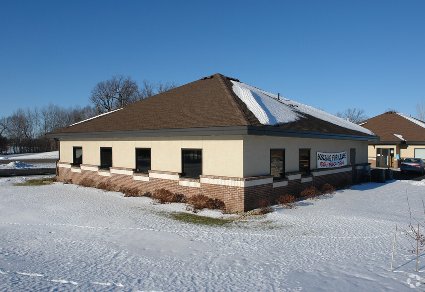 11515 Lake Ln, Chisago City, MN for lease - Building Photo - Image 2 of 4