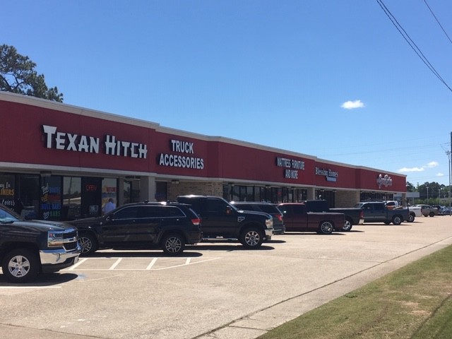 813-823 N I-45, Conroe, TX for lease - Building Photo - Image 2 of 9