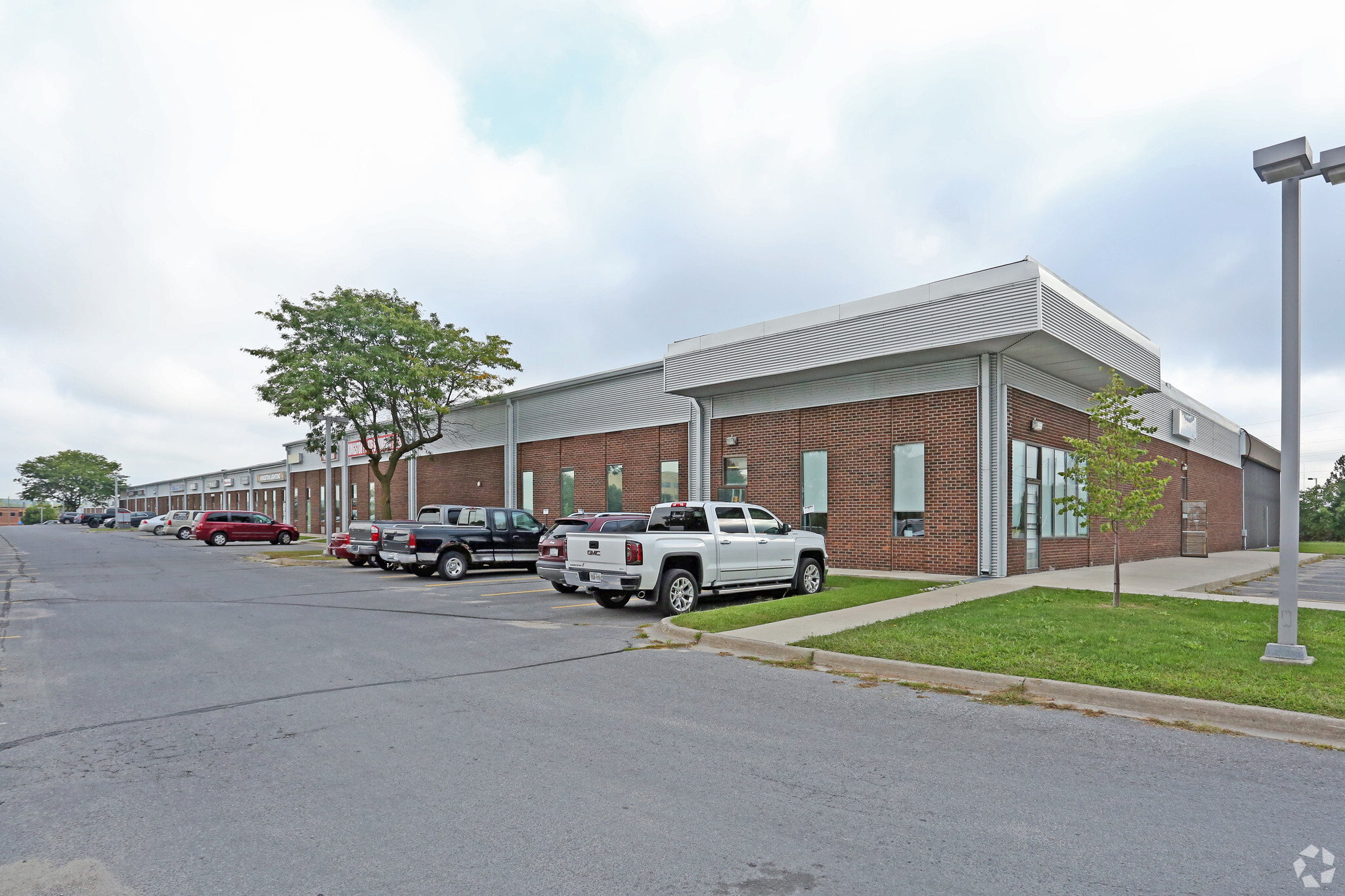 1407 John Counter Blvd, Kingston, ON for lease Primary Photo- Image 1 of 5