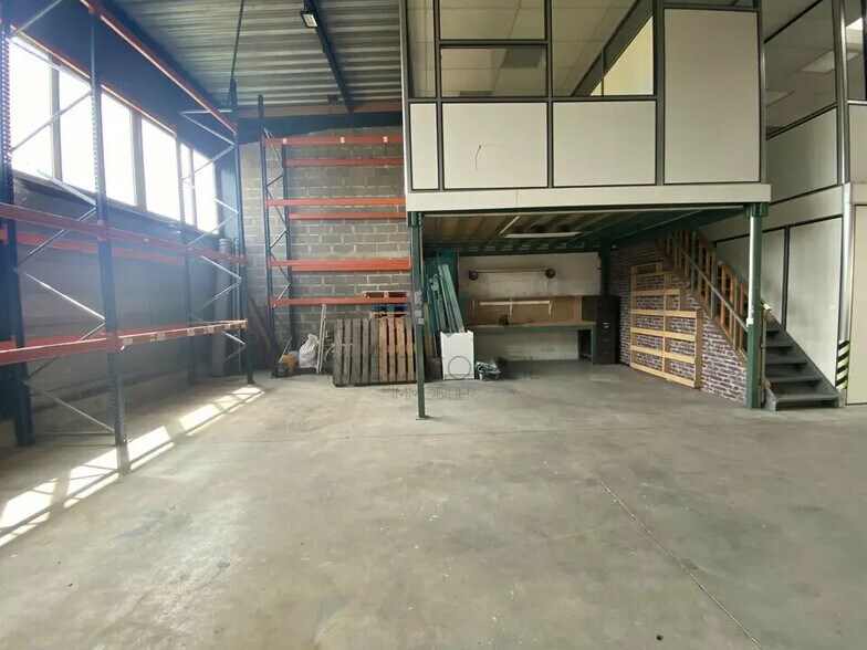 Flex in Le Plessis-Bouchard for lease - Building Photo - Image 2 of 9