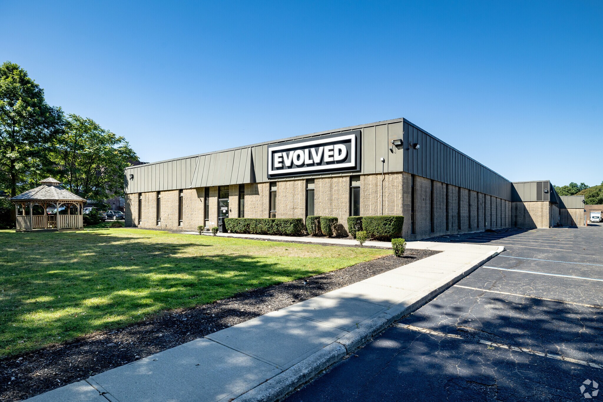 135 Ricefield Ln, Hauppauge, NY for sale Primary Photo- Image 1 of 1