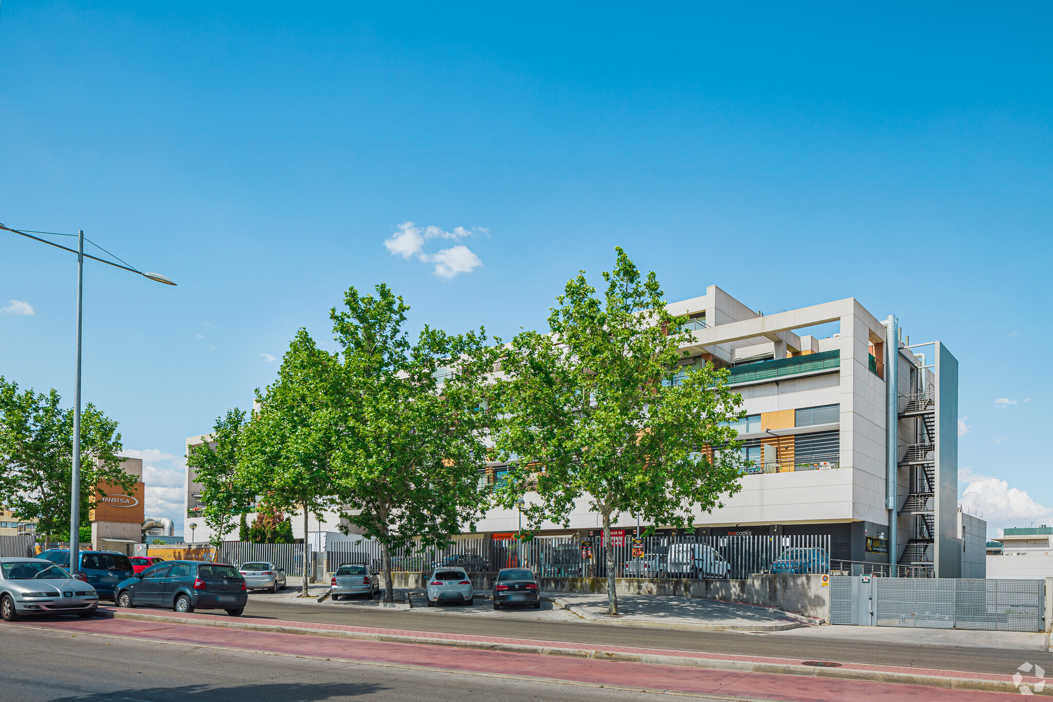 Office in Tres Cantos, MAD for sale Primary Photo- Image 1 of 5