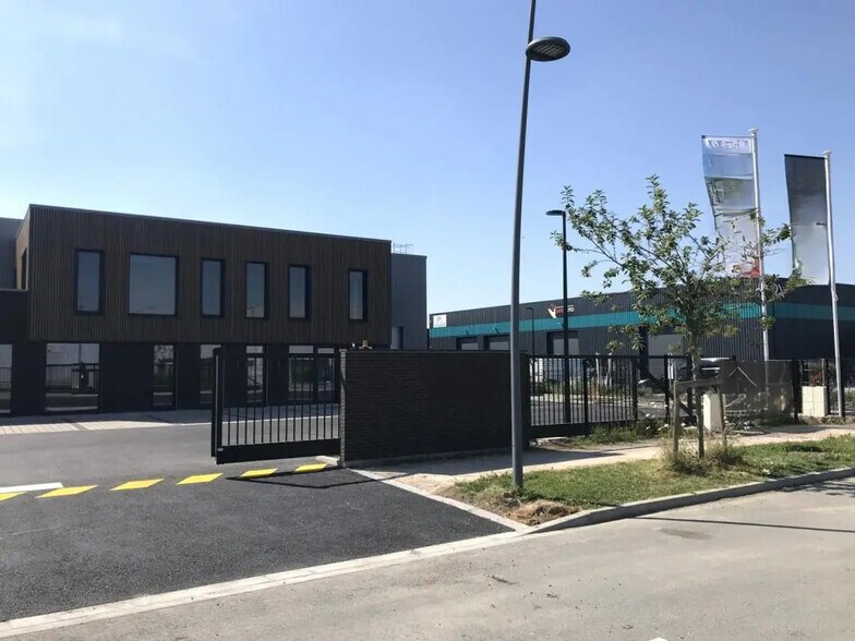 Flex in Cysoing for lease - Building Photo - Image 3 of 8