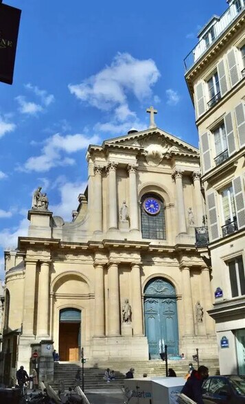 Retail in Paris for lease - Building Photo - Image 1 of 3