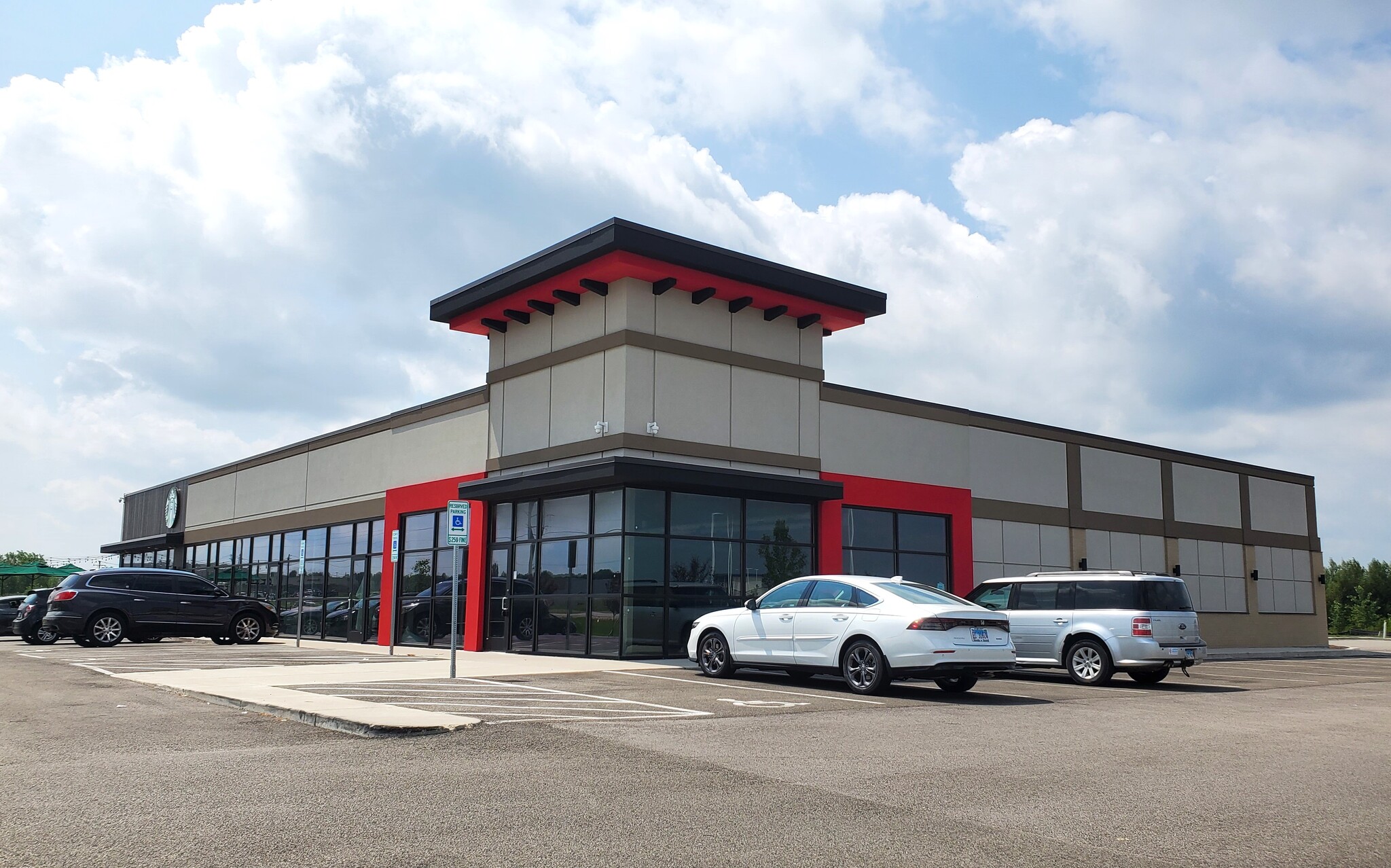 661 S Peace Rd, Sycamore, IL for lease Building Photo- Image 1 of 6