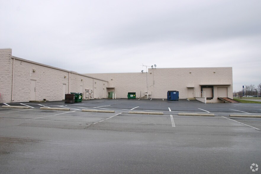 4301-4321 W Clara Ln, Muncie, IN for sale - Primary Photo - Image 1 of 1