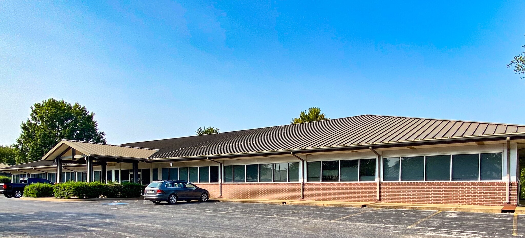 1005 Beau Terre Dr, Bentonville, AR for lease Building Photo- Image 1 of 9