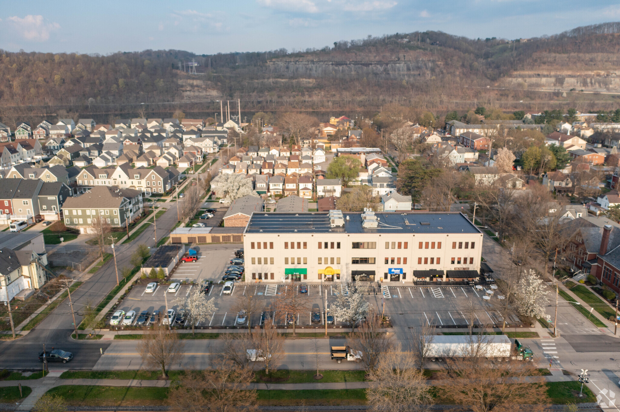 333 Allegheny Ave, Oakmont, PA for lease Aerial- Image 1 of 5