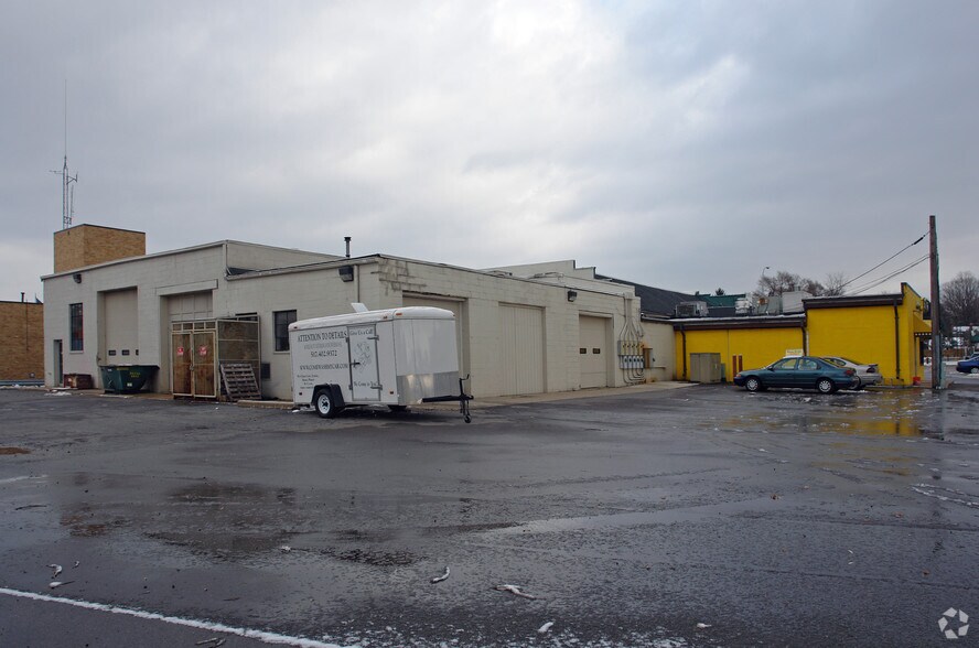 603 W Grand River Ave, Brighton, MI for lease - Building Photo - Image 2 of 4