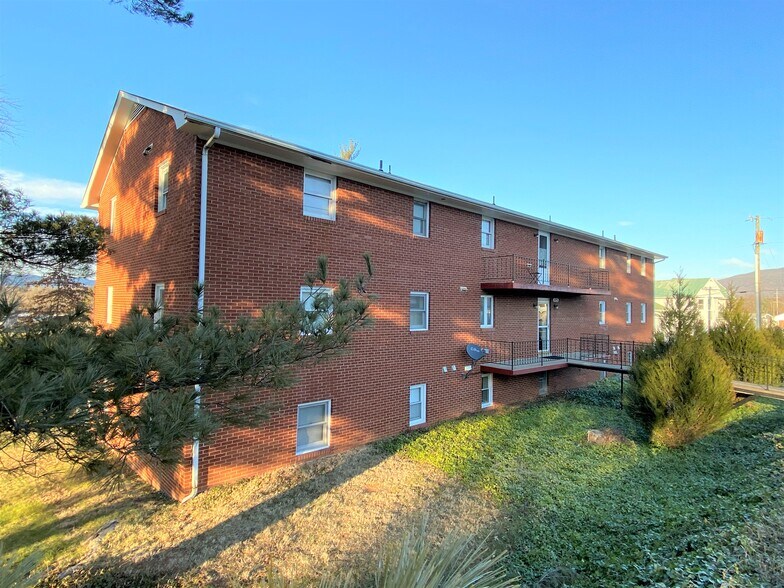 1125 E Main St, Luray, VA for sale - Primary Photo - Image 1 of 1