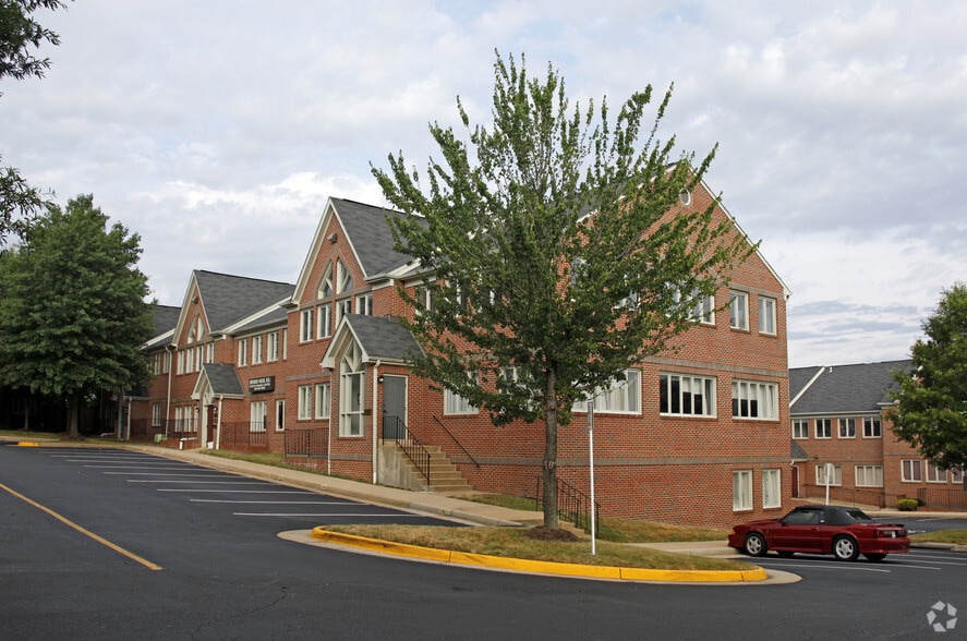 5641-5699 Columbia Pike, Falls Church, VA for lease - Primary Photo - Image 1 of 13