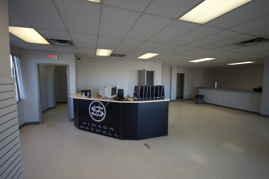 5711 80th Ave SE, Calgary, AB for lease - Building Photo - Image 2 of 3