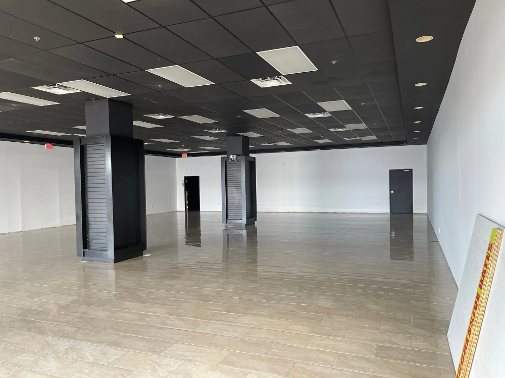 8000-8040 NE 5th Ave, Miami, FL for lease Interior Photo- Image 1 of 3