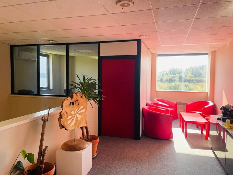 Flex in Lieusaint for lease - Building Photo - Image 3 of 10