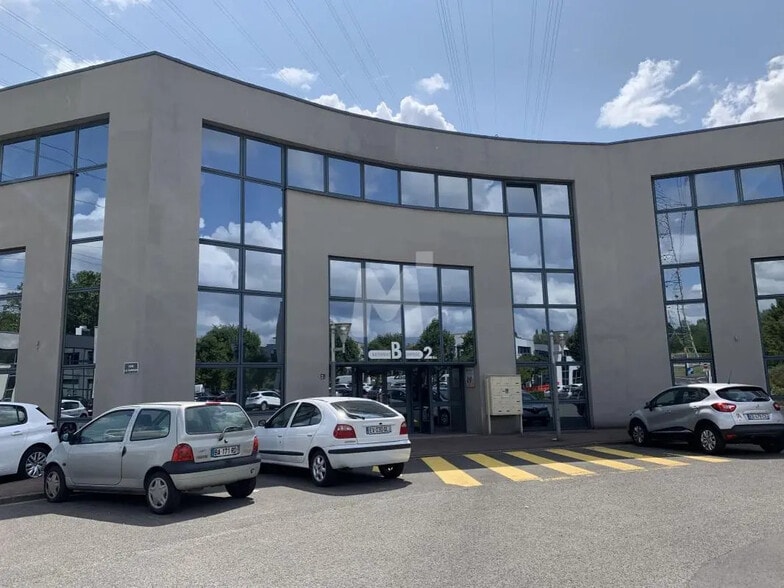Office in Palaiseau for lease - Building Photo - Image 1 of 9