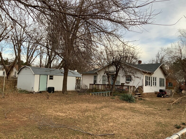 4 Income Producing Property Portfolio portfolio of 4 properties for sale on LoopNet.com - Building Photo - Image 3 of 8