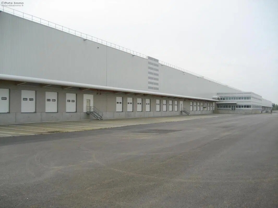 Industrial in Savigny-sur-Clairis for lease Building Photo- Image 1 of 21