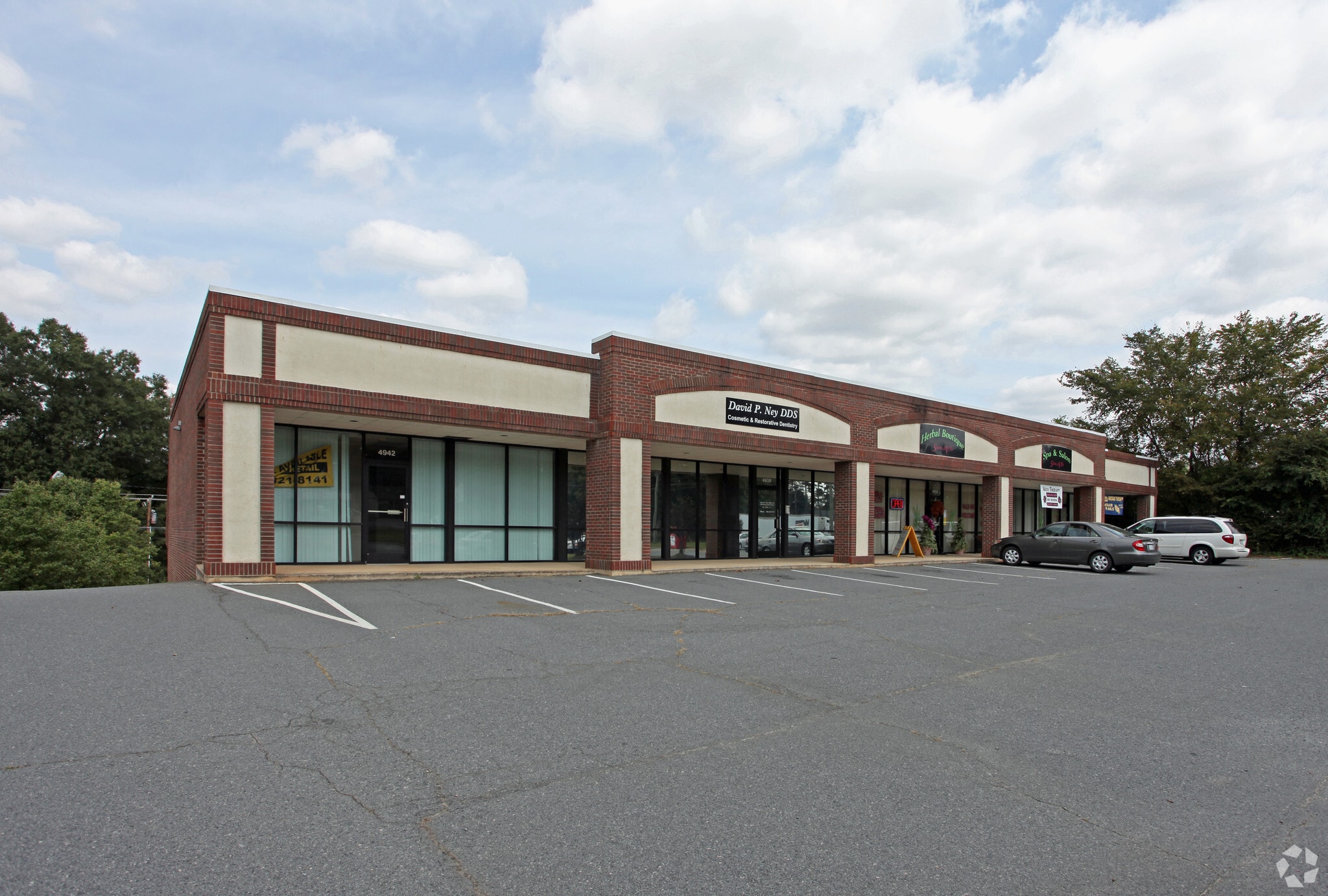 200-208 Morris Dr, Harrisburg, NC for lease Primary Photo- Image 1 of 6