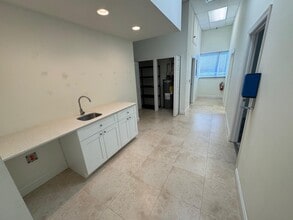 1605-1657 SE Port St Lucie Blvd, Port Saint Lucie, FL for lease Interior Photo- Image 1 of 5