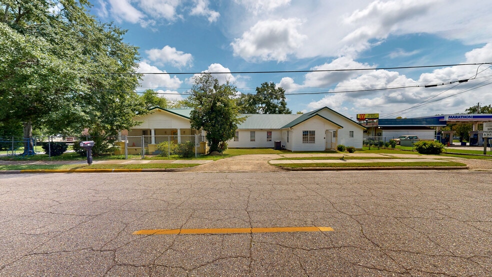 104 N Herring St, Dothan, AL for sale - Primary Photo - Image 1 of 58