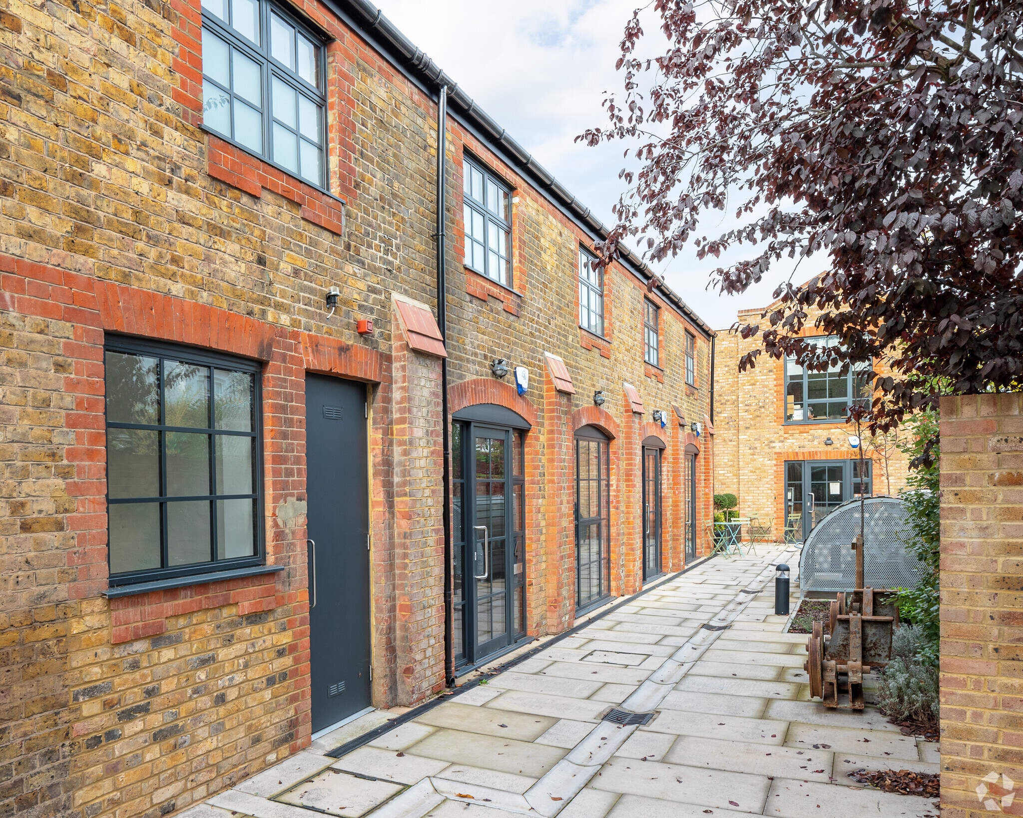 23 Waldegrave Rd, Teddington for lease Primary Photo- Image 1 of 40