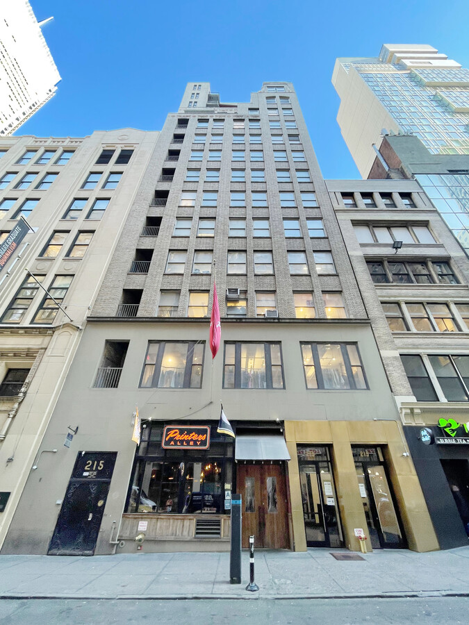 215 W 40th St, New York, NY 10018 | LoopNet