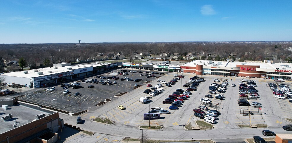 310-424 SW Ward Rd, Lees Summit, MO 64081 - Cedar Creek Mall | LoopNet