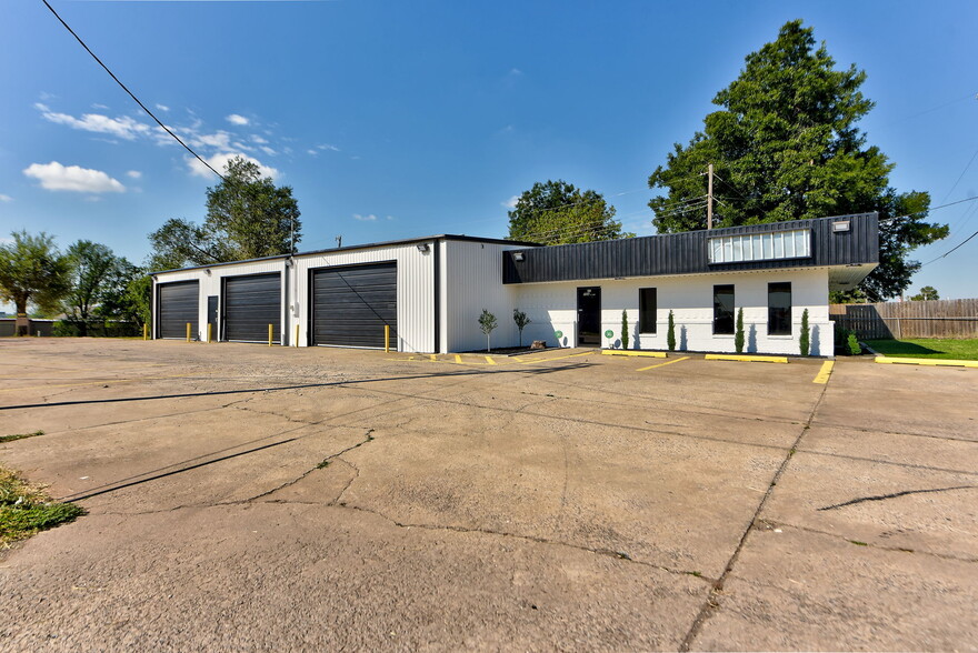 704 E Main St, Moore, OK for lease - Building Photo - Image 3 of 35